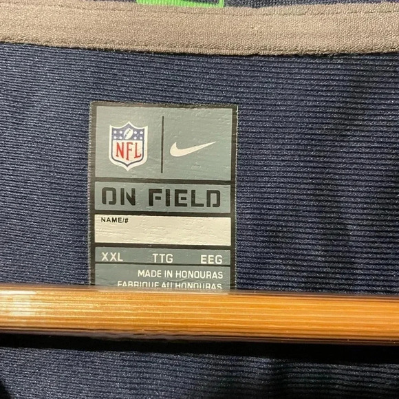 Seattle Seahawks Russel Wilson NFL Jersey - Youth XXL - Picture 5 of 8